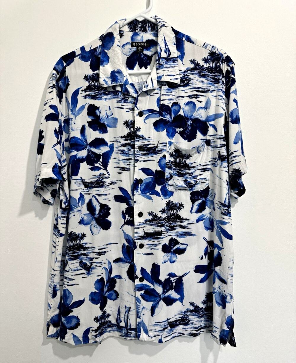 George Men's L (42-44) Blue/White Floral Hawaiian Short Sleeve Button-Up #1083
